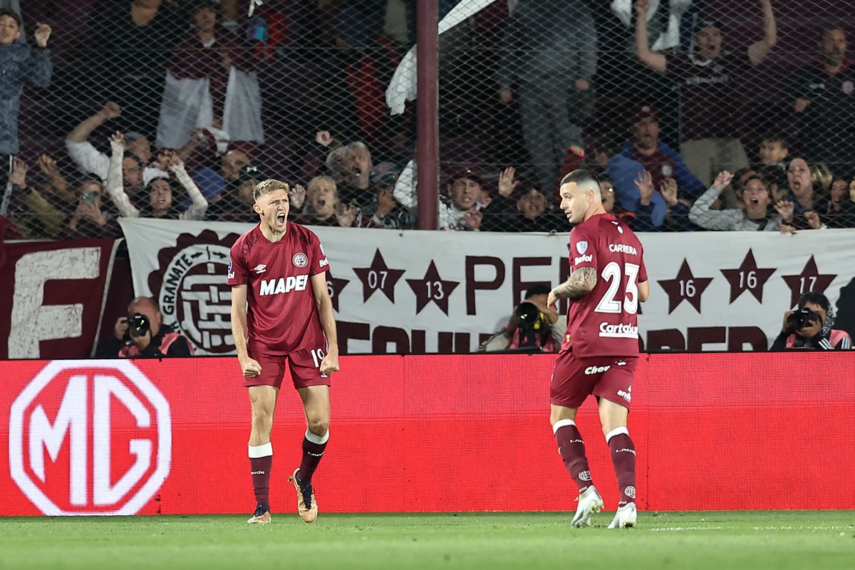 Rodrigo Castillo adelantó a Lanús en Sudamericana con un gol que encendió polémica