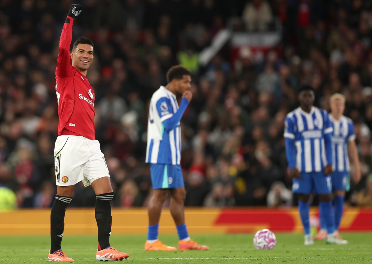 Manchester United venció a Brighton por 4 a 2 y trepó al cuarto lugar
