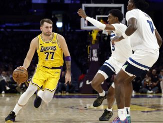 Los Lakers recuperaron la memoria con 49 puntos de Luka Doncic