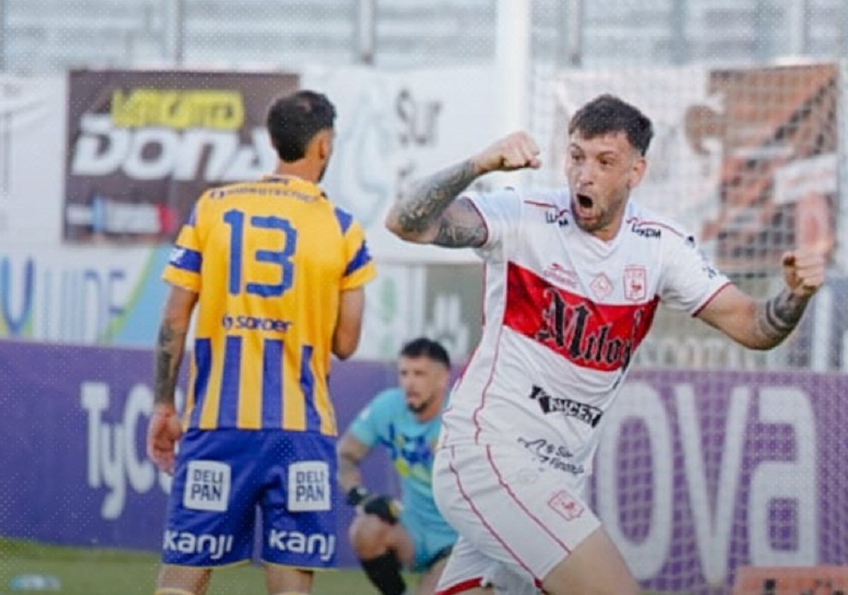 Deportivo Morón golpeó a Atlanta en el final con la ley del ex de Ivo Costantino
