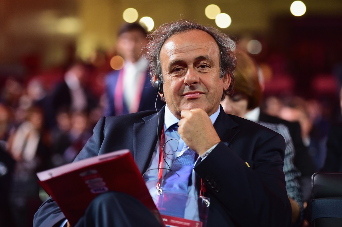 La leyenda francesa Michel Platini criticó al VAR: «Nunca lo habría implementado»