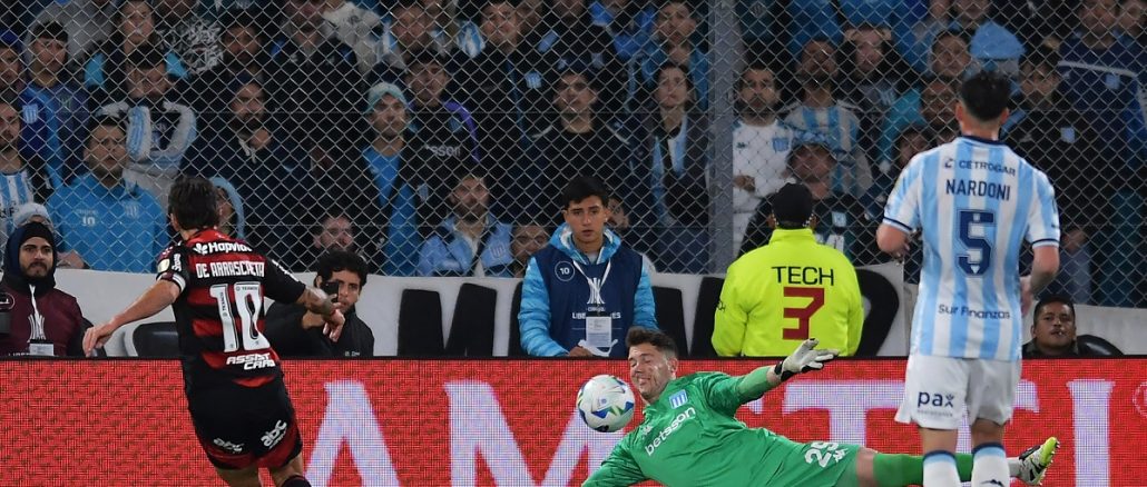 Racing y Flamengo se fueron en cero al descanso