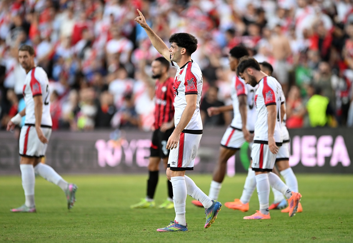 Rayo Vallecano arrancó su camino europeo ganando 2 a 0