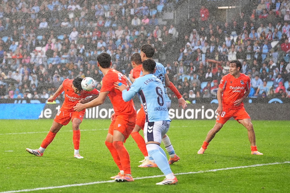 Real Sociedad quebró sobre el final a Celta bajo la lluvia de Balaídos