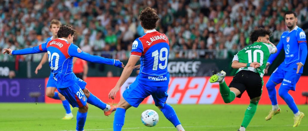 Golazo de volea de Giuliano Simeone para Atlético ante Betis