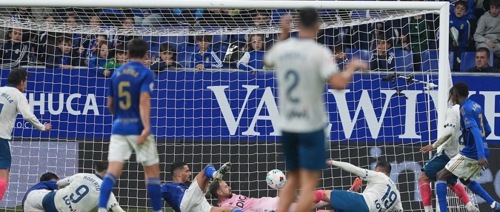 Espanyol derrotó al Oviedo por 2 a 0 y subió al quinto puesto