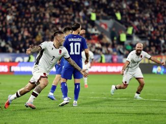 Albania derrotó a Serbia en duelo caliente