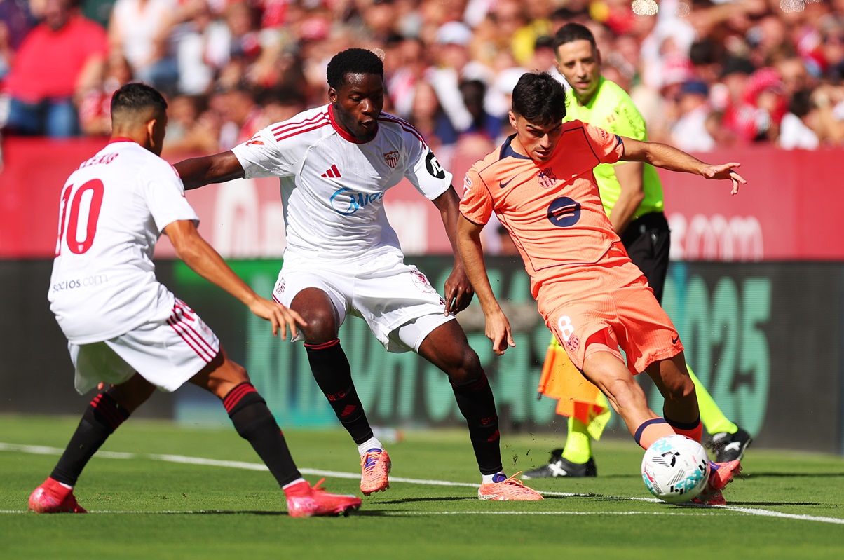 Sevilla le ganó a Barcelona y dejó a Real Madrid como único líder