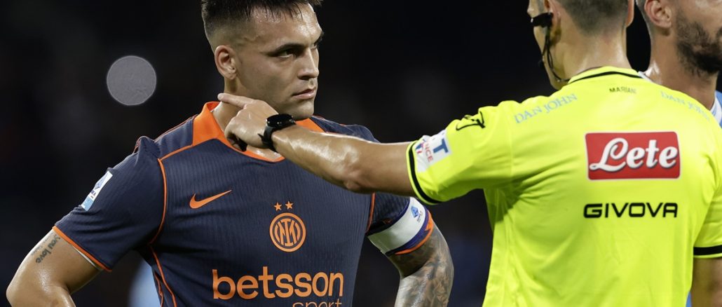Lautaro Martínez enfurecido en pleno Napoli - Inter por Serie A El entrenador local increpó al defensor visitante y se armó tangana. Se calentó el Napoli - Inter entre Conte, Dumfries y Lautaro Martínez