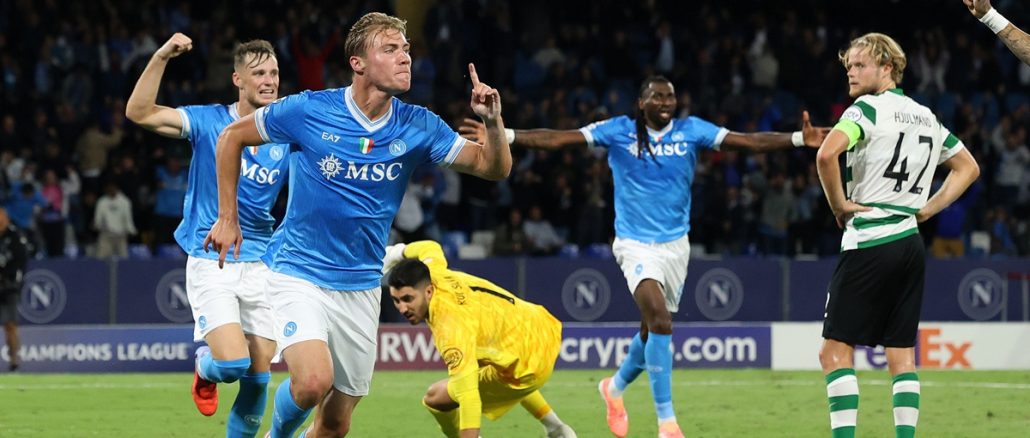 Napoli venció a Sporting Lisboa con doblete de Hojlund