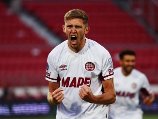 Rodrigo Castillo marcó dos goles en cuatro minutos para Lanús