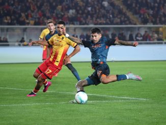 Napoli venció con esfuerzo a Lecce