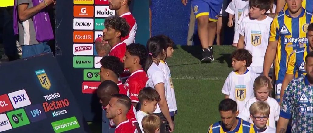 Los jugadores de Estudiantes fueron informados El juez Pablo Dóvalo informó a los jugadores de Estudiantes