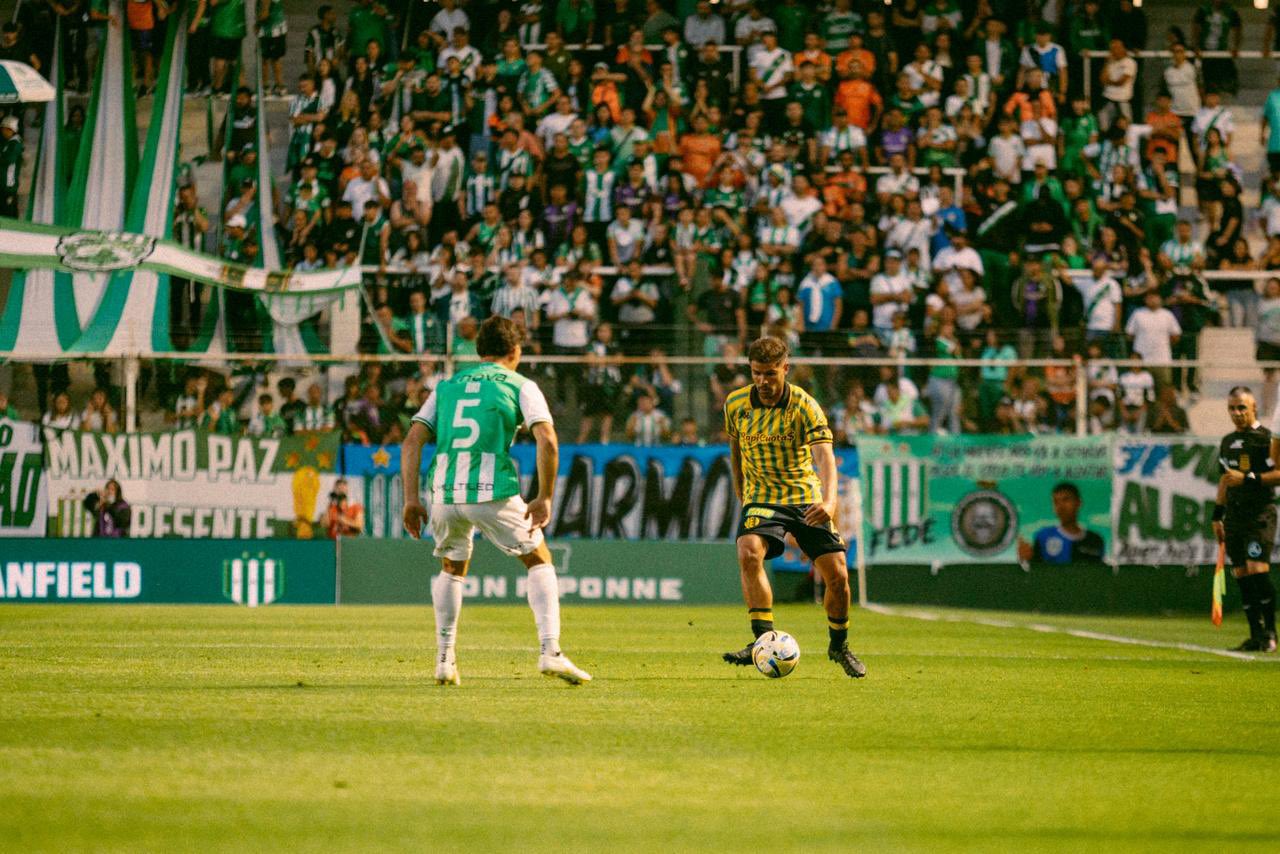 Aldosivi metió un triunfazo agónico ante Banfield y sueña con salvarse