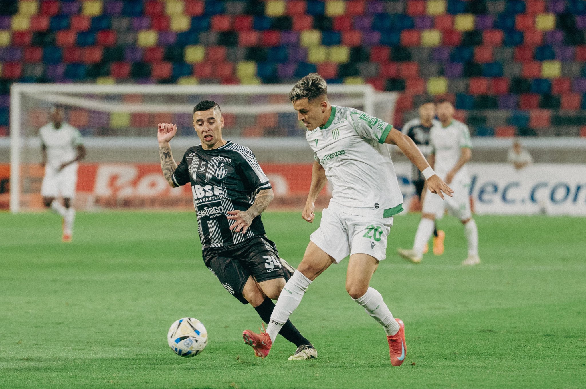 Central Córdoba sufrió el empate ante Banfield y relegó el segundo puesto