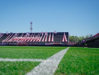Barracas recibió un Alumni por la remodelación de su estadio