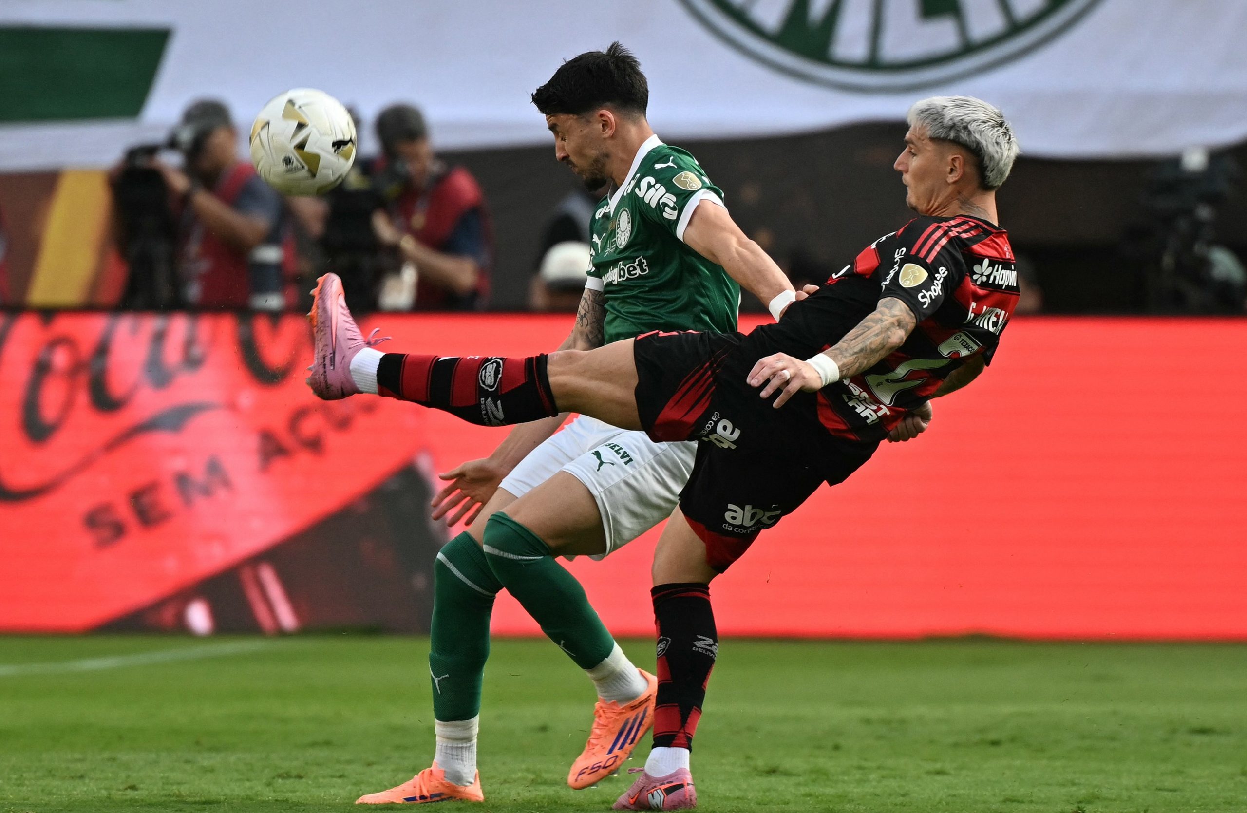 Palmeiras y Flamengo igualan en una final apenas discreta en los 45 iniciales