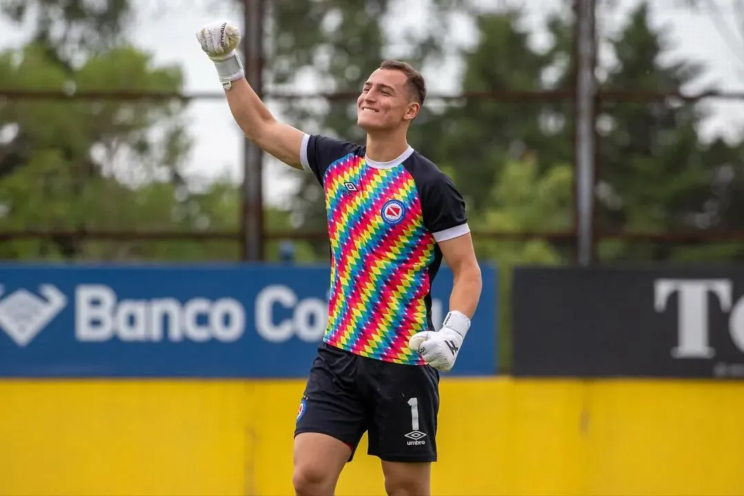 Problemas en Argentinos: el arquero Gonzalo Siri tiene una molestia y el juvenil Agustín Mangiaut podría debutar en La Bombonera