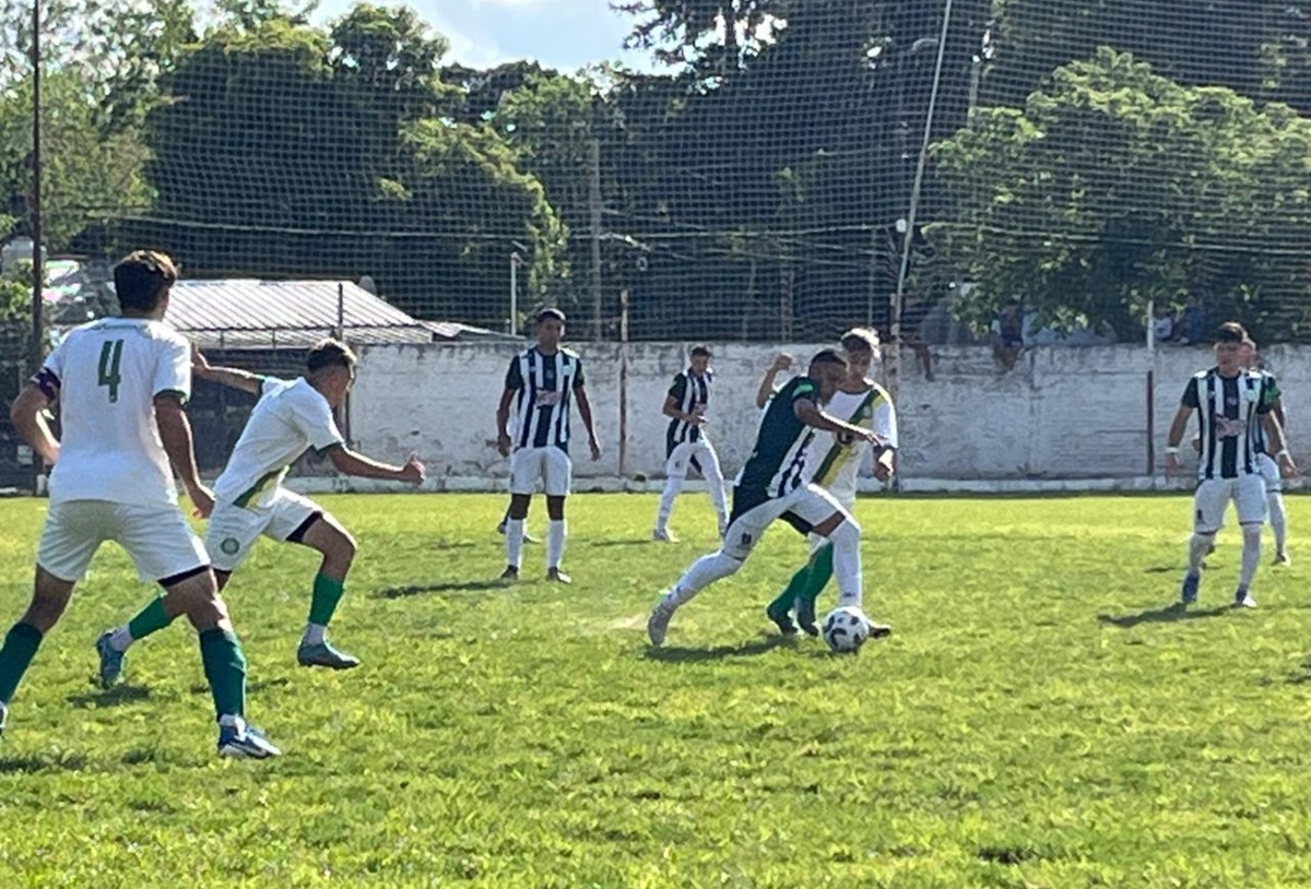 El Tricolor no tuvo piedad con el Blanquiverde en el Regional Amateur. Uribelarrea goleó 3 a 0 a Bajo San Isidro en Campo de Mayo