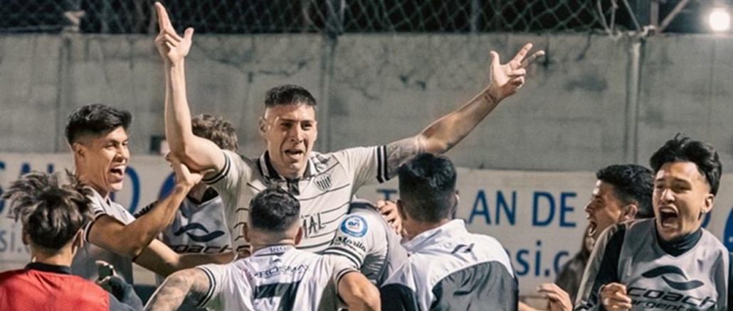 Estudiantes de Caseros se adelantó en semifinales del Reducido