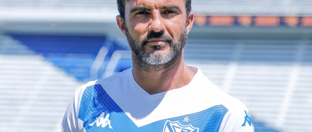 El jugador con más partidos en el Fortín fue a la justicia. Fabián Cubero le hizo juicio a Vélez y pidió 700 millones de pesos