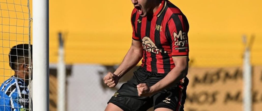 El ex Tigre apuntó, entre otros, a Ricardo Caruso Lombardi. Facundo Giacopuzzi le dedicó el triunfo de Madryn "a los boludos..."