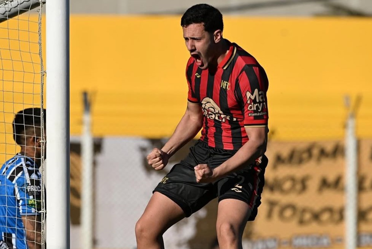 Giacopuzzi le dedicó el triunfo de Madryn «a los boludos que hablan de atrás»