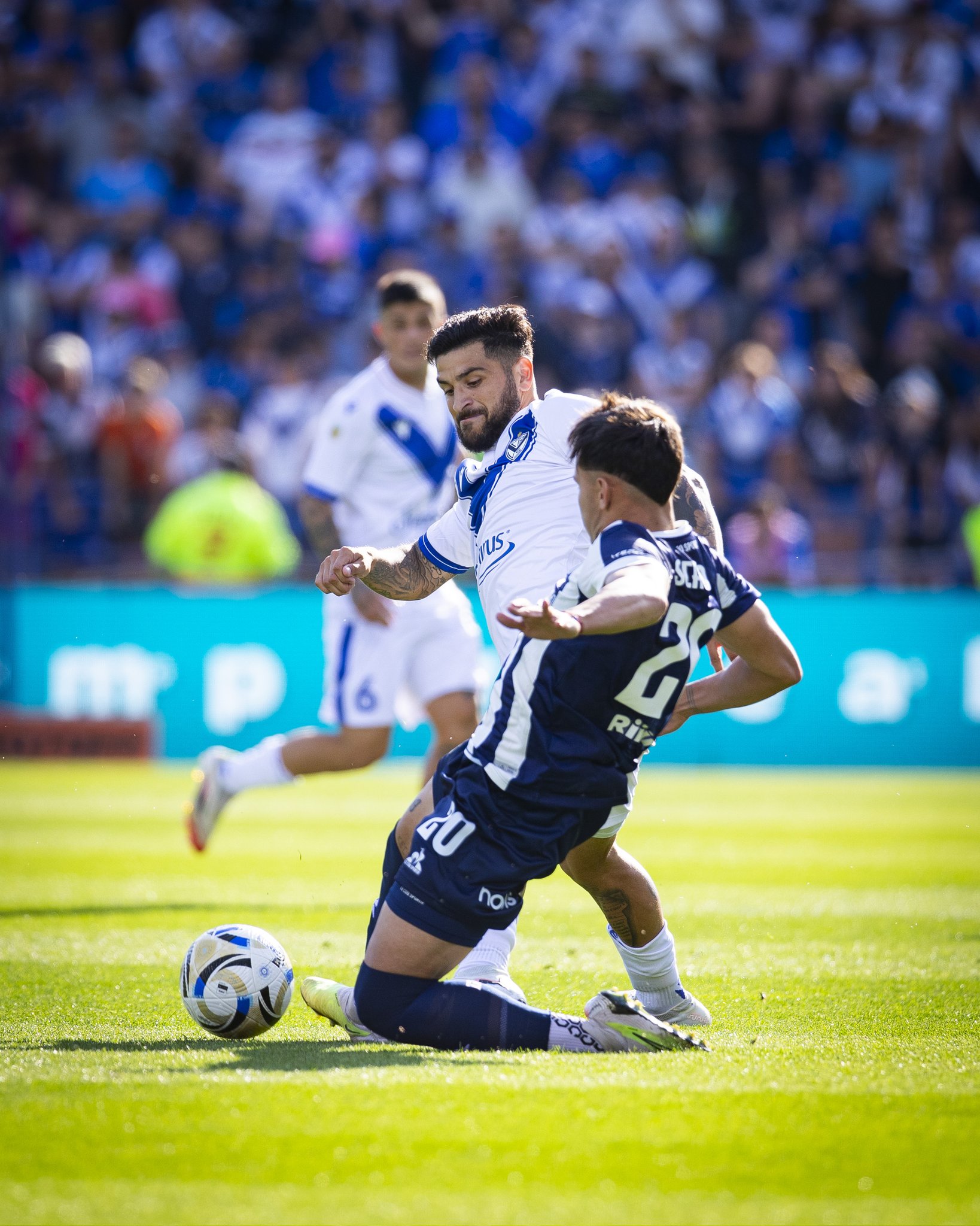 Talleres pisó fuerte en Liniers y venció a Vélez