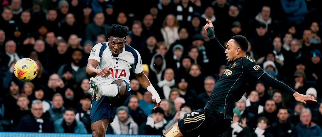 Fulham golpeó de entrada y se impuso ante Tottenham