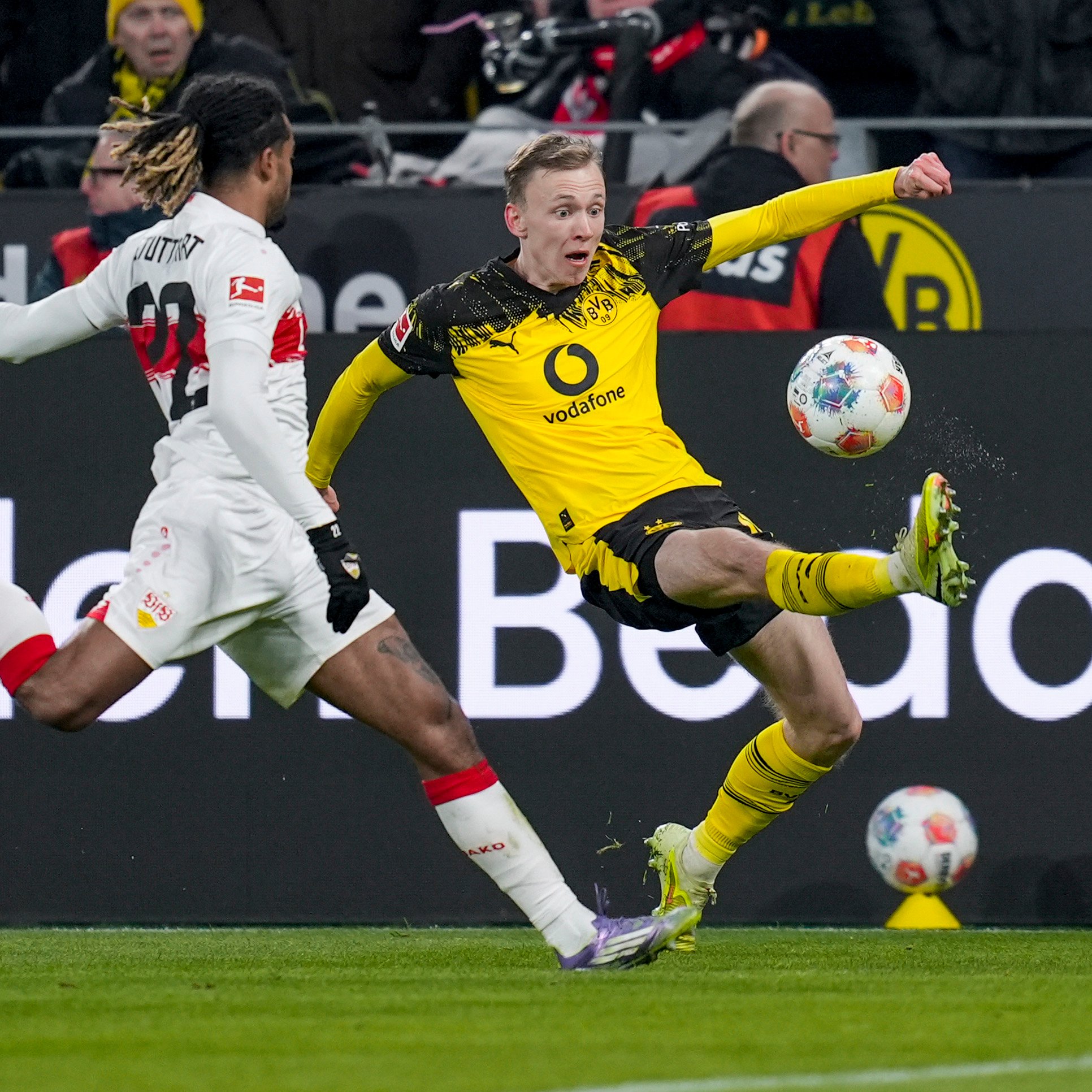 Borussia Dortmund y Stuttgart protagonizaron un vibrante empate lleno de goles