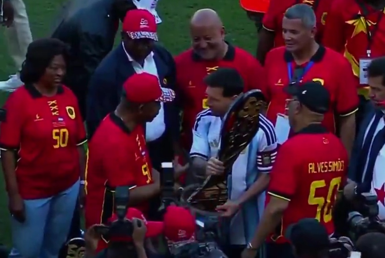 Lionel Messi fue galardonado por el presidente de Angola