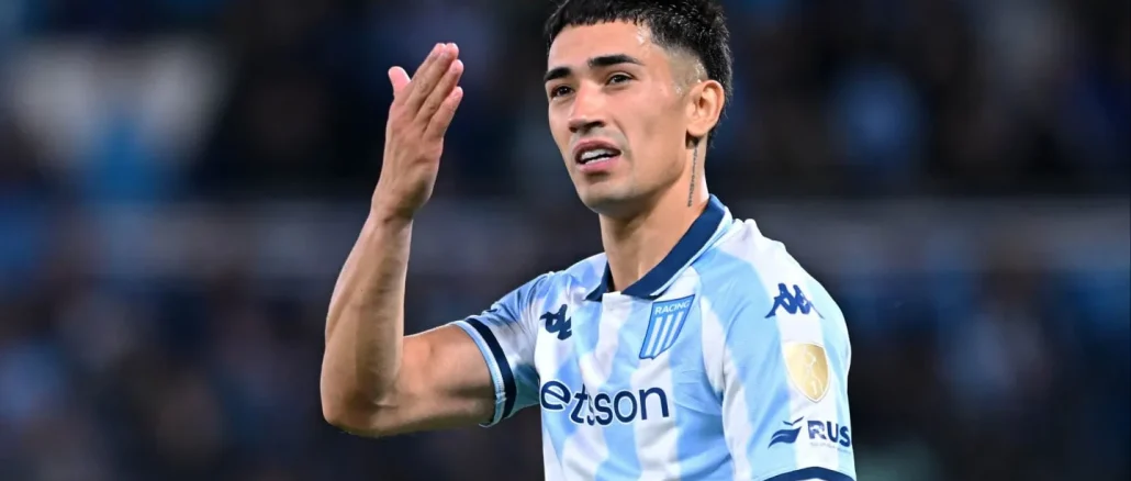 Racing abrió la cuenta ante River con un cabezazo de Santiago Solari en el amanecer.