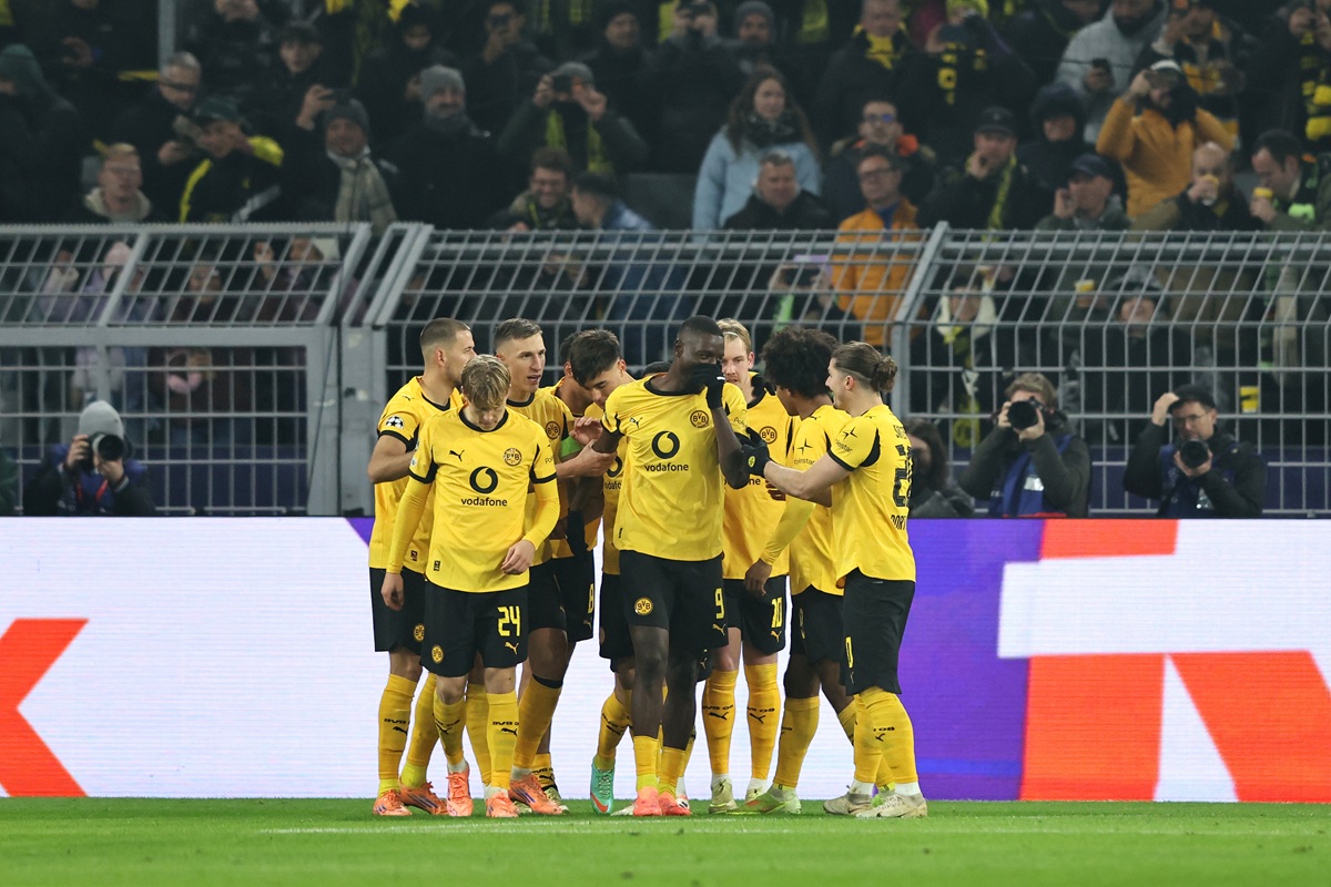 Borussia Dortmund aplastó a Villarreal para afianzarse entre los mejores de Champions League
