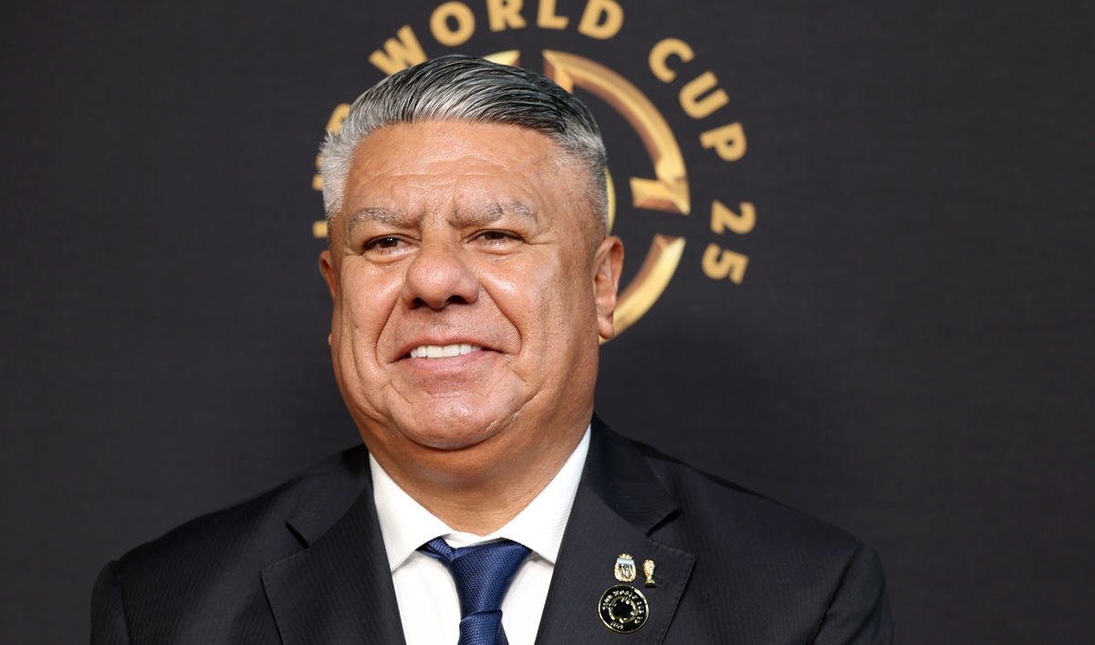 Chiqui Tapia respaldó al arbitraje de Argentina: «Los hinchas también tienen que corregir»