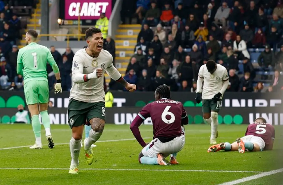 Enzo Fernández anotó su quinto gol en la temporada del Chelsea ante el Burnley