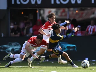 Exequiel Zeballos corrigió su fallo y continuó su buen andar en Boca con un gol ante Estudiantes
