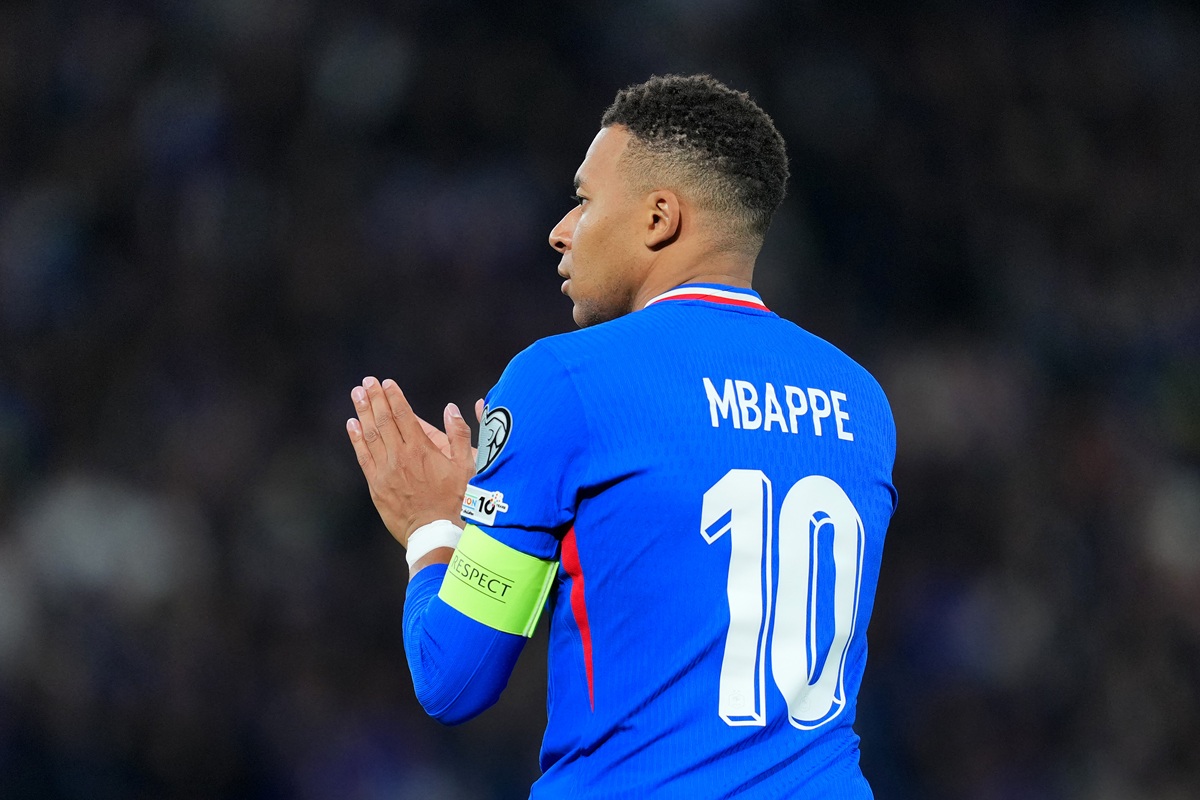 Kylian Mbappé convirtió con Francia el gol 400 de su carrera profesional