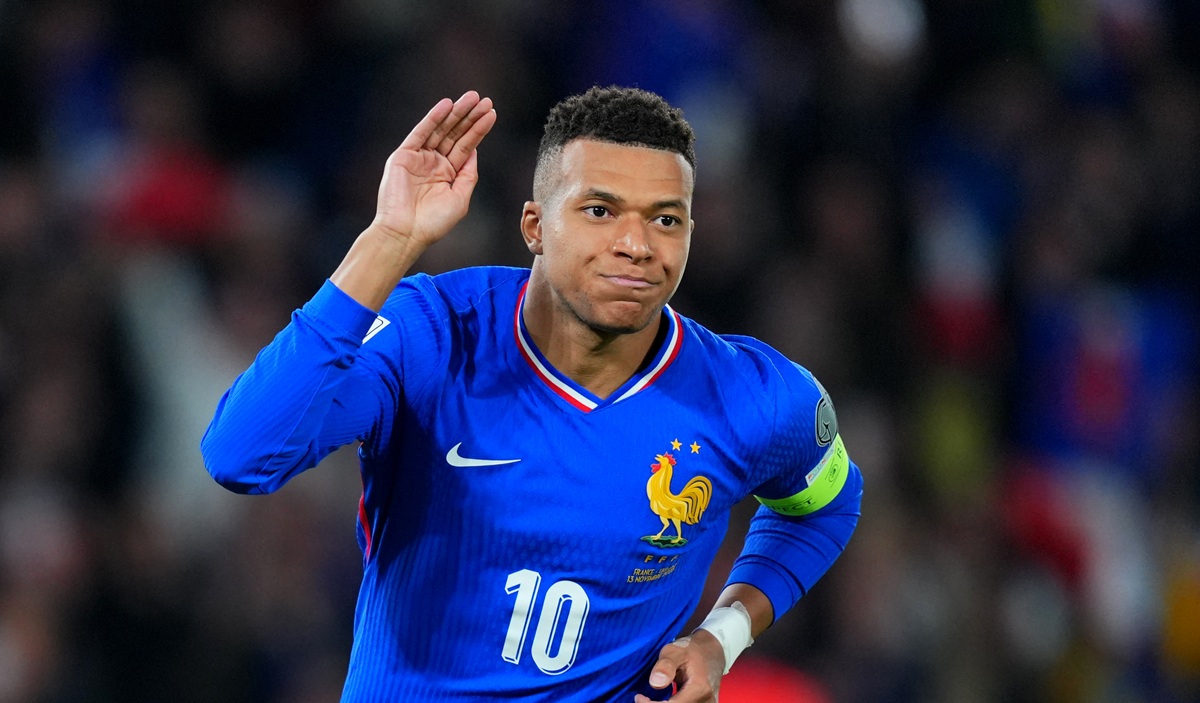 Kylian Mbappé adelantó a Francia tras polémico penal no concedido a Ucrania