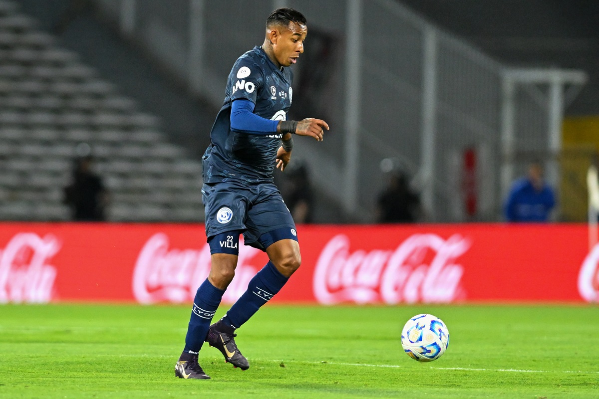 La periodista se enojó con quienes defendieron al colombiano. Lola del Carril apuntó contra Sebastián Villa: "No romanticen la violencia"