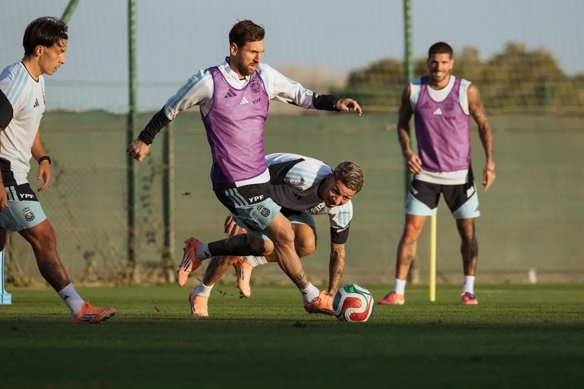 Locura total y estadio repleto en Elche para ver el entrenamiento de Argentina y a Lionel Messi
