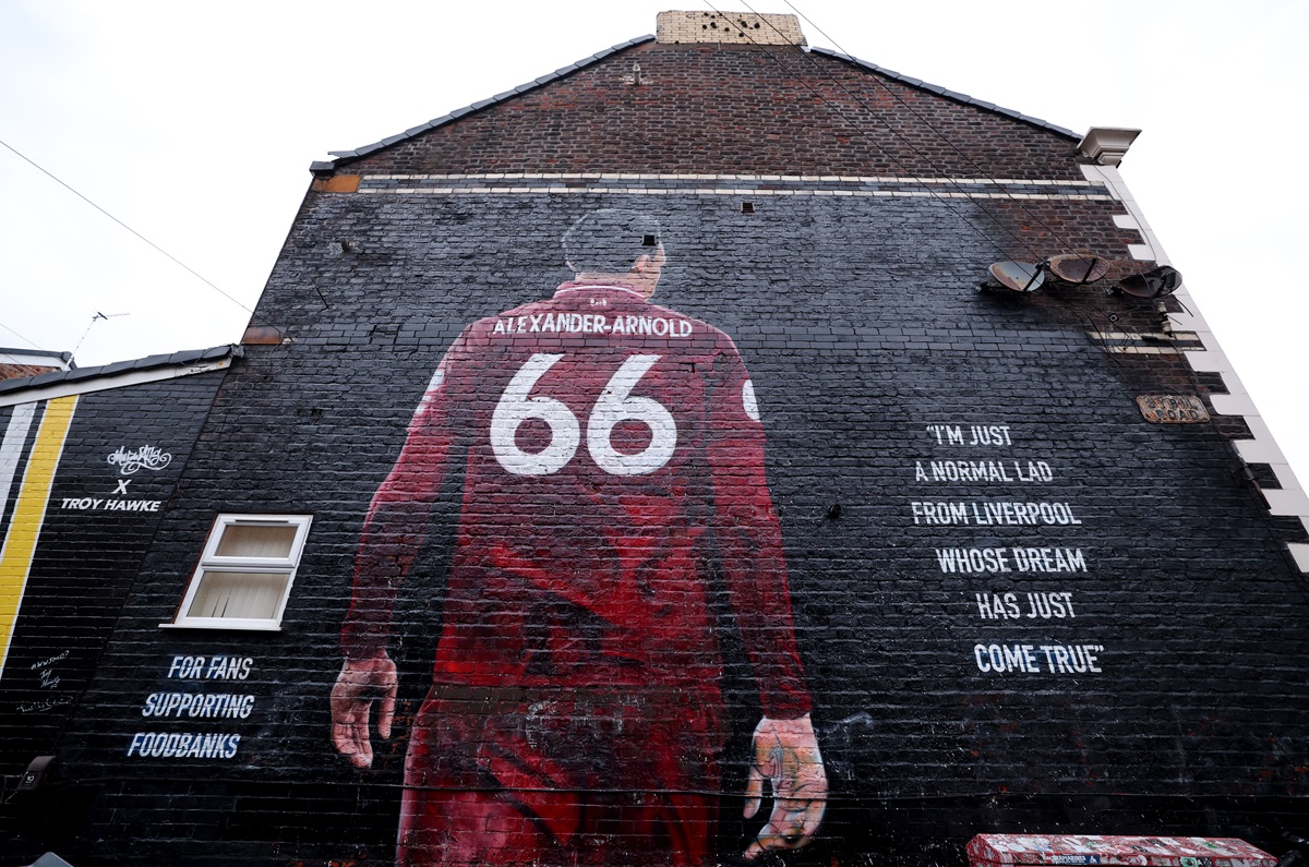 Los Reds le pusieron "rata" al ex jugador del club hoy en Real Madrid. Hinchas de Liverpool vandalizaron el mural de Alexander-Arnold