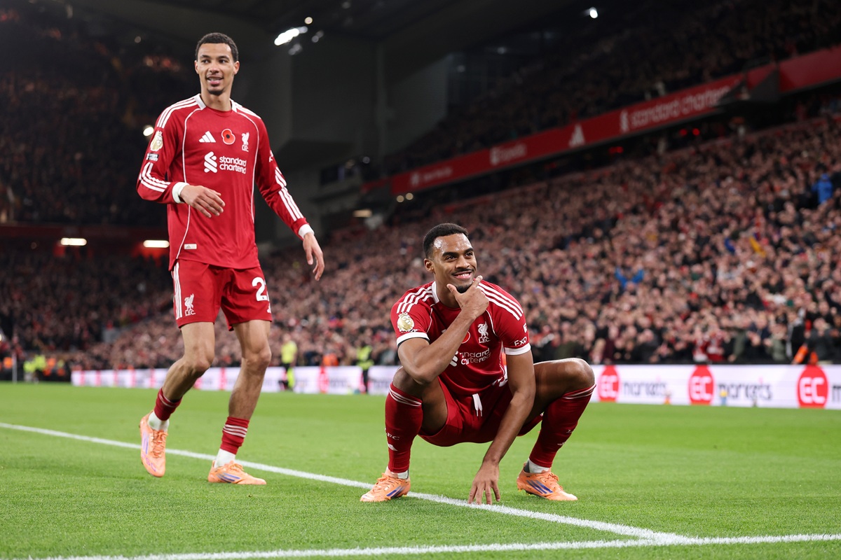 Liverpool cortó su sangría en Premier League y espera triunfal a Real Madrid