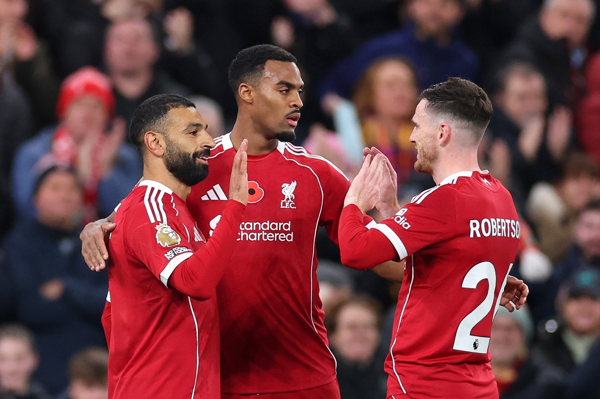 Mohamed Salah alcanzó los 250 goles con Liverpool gracias al grosero error de Dibu Martínez