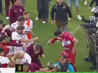 Batalla campal en Deportivo Madryn - Morón: piñas, represión y gas lacrimógeno a jugadores