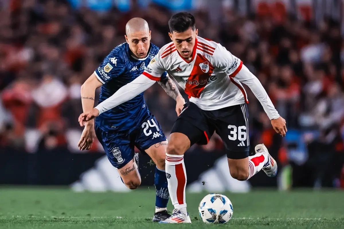Por qué la liga de fútbol argentina pierde posiciones a pesar de la abundancia de talento y nombres rimbombantes