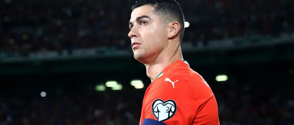 portugal-v-republic-of-ireland-fifa-world-cup-2026-qualifier (1) Cristiano Ronaldo invierte en el MMA y se une como socio al español Ilia Topuria