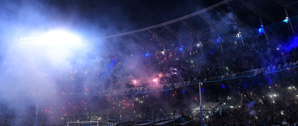 La Academia tenía una multa de tres fechas que se bajó a una. Racing jugará con público ante River en playoffs