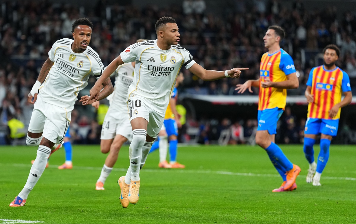 Real Madrid goleó a Valencia con dos de Mbappé