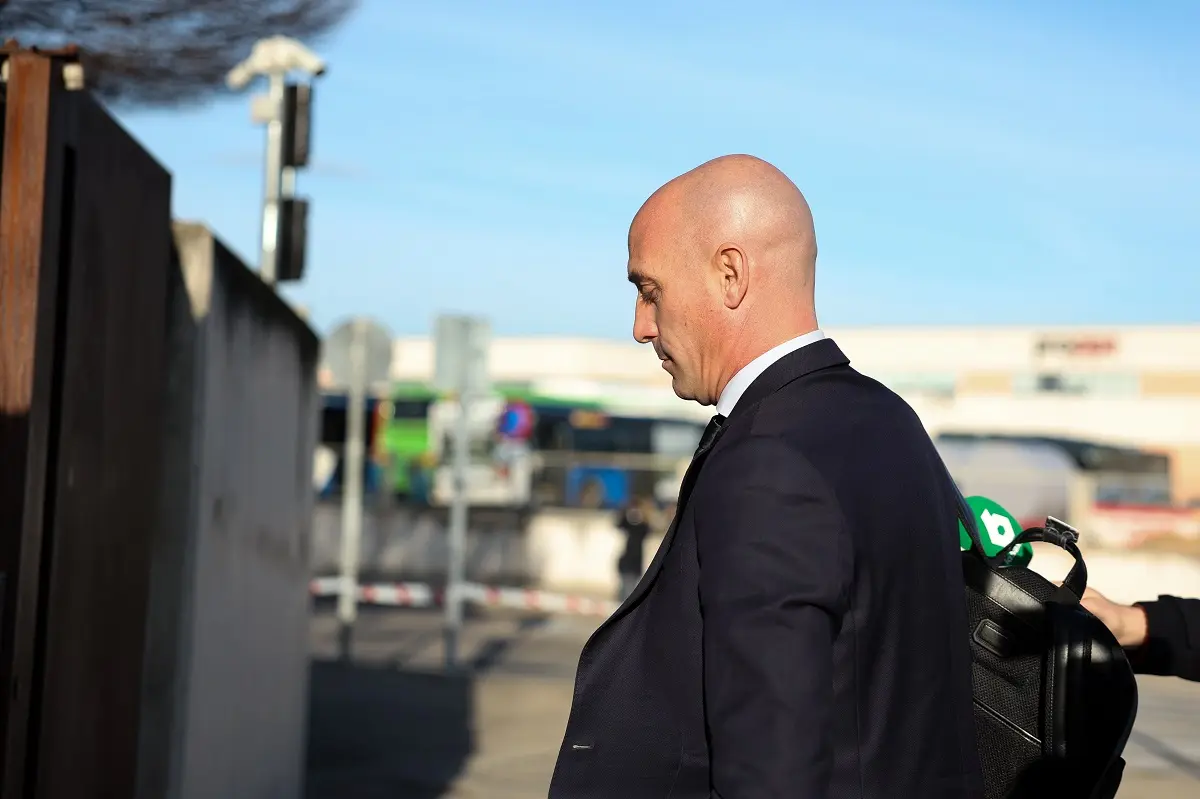 Insólito: Luis Rubiales fue atacado a huevazos y el agresor resultó ser su propio tío