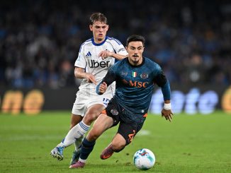 Napoli no pudo con Como pero lidera la Serie A